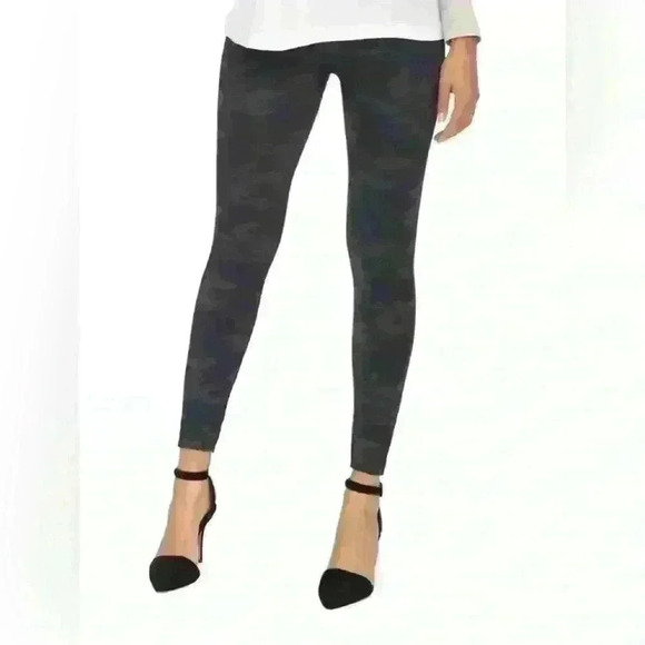 Spanx Look  At Me Now Seamless Leggings- Black Camo size M - Picture 3 of 7